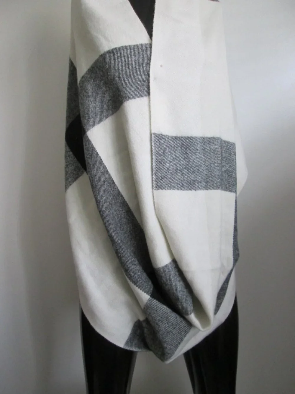 Betsey Johnson soft acrylic black white herringbone infinity scarf